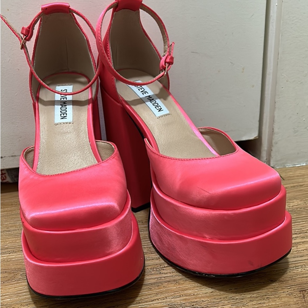Nice Steve Madden in size 6.5 in color pink